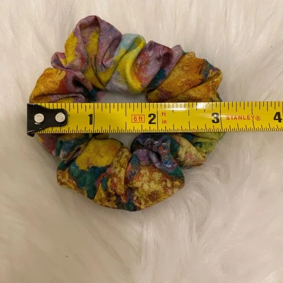Garden Flower Painting Print Hair Scrunchie. Multicolor. Small (Mini)