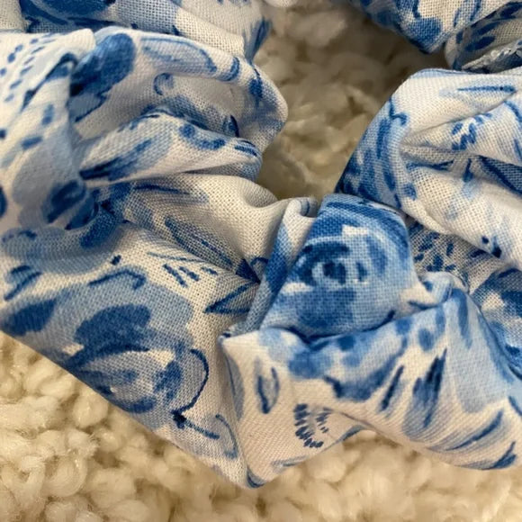 Floral Hair Scrunchie. Blue/White. Smal (Mini)
