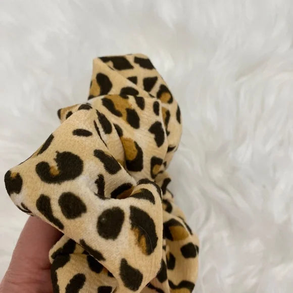Women's Hair Scrunchie. Leopard Print. Medium