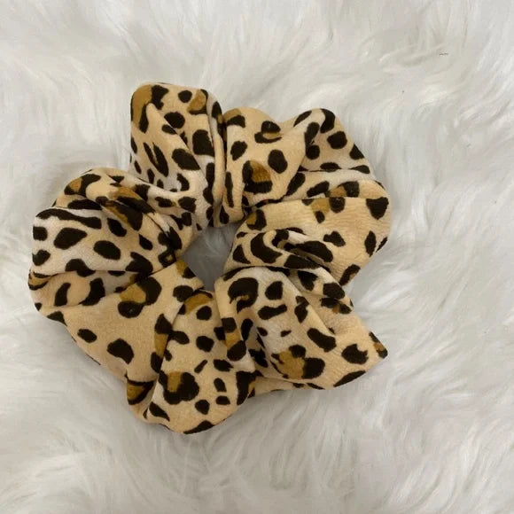 Women's Hair Scrunchie. Leopard Print. Medium