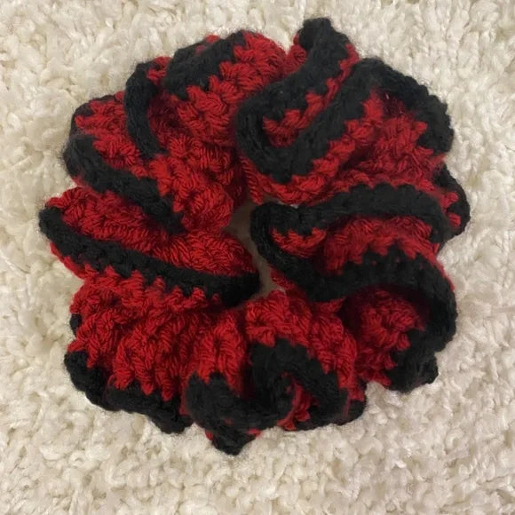 Two Tone Ruffled Crochet Hair Scrunchie. Red/Black. Medium