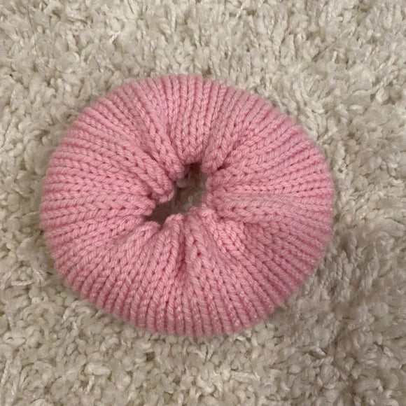 Women's Knitted Donut Shape Hair Scrunchie. Pink. Large.