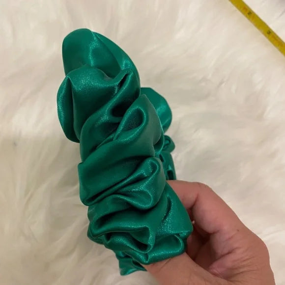 Medium Emerald Green Satin Scrunchie – 100% Polyester, No-Damage Hair Accessory for Ponytails & Buns