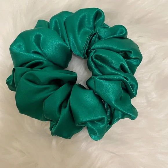 Medium Emerald Green Satin Scrunchie – 100% Polyester, No-Damage Hair Accessory for Ponytails & Buns