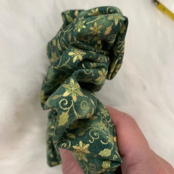 Christmas Hair Scrunchie. Christmas Print. Multicolor . Medium