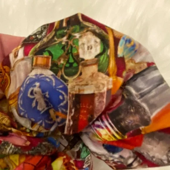Perfume Bottles Print Hair Scrunchie. Multicolor. Medium
