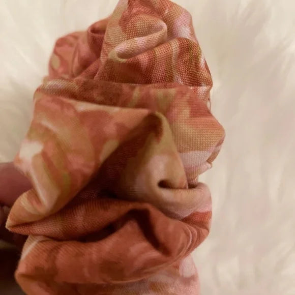 Rose Print Print Hair Scrunchie. Pink Multi. Medium