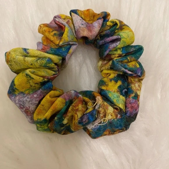 Garden Flower Painting Print Hair Scrunchie. Multicolor. Small (Mini)