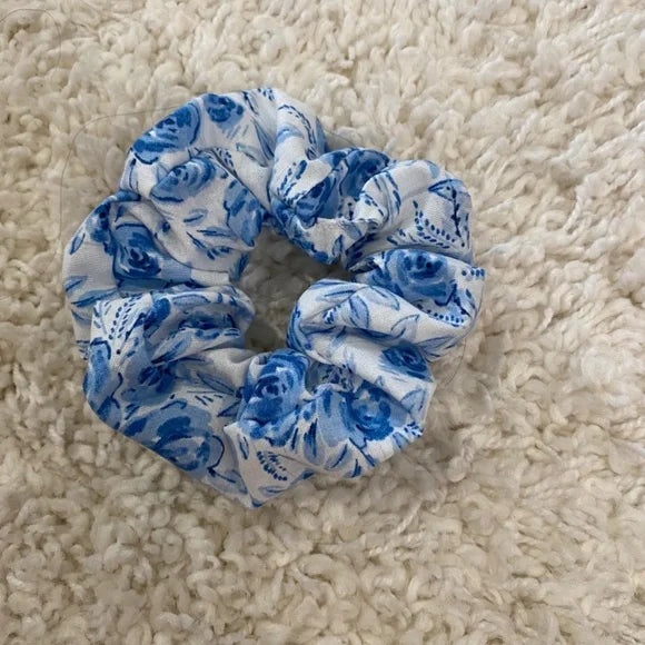 Floral Hair Scrunchie. Blue/White. Smal (Mini)
