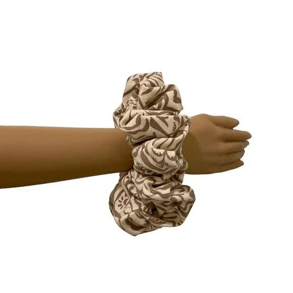 Hair Scrunchie. Multicolor. XL. Tiger Print. Brown/Cream