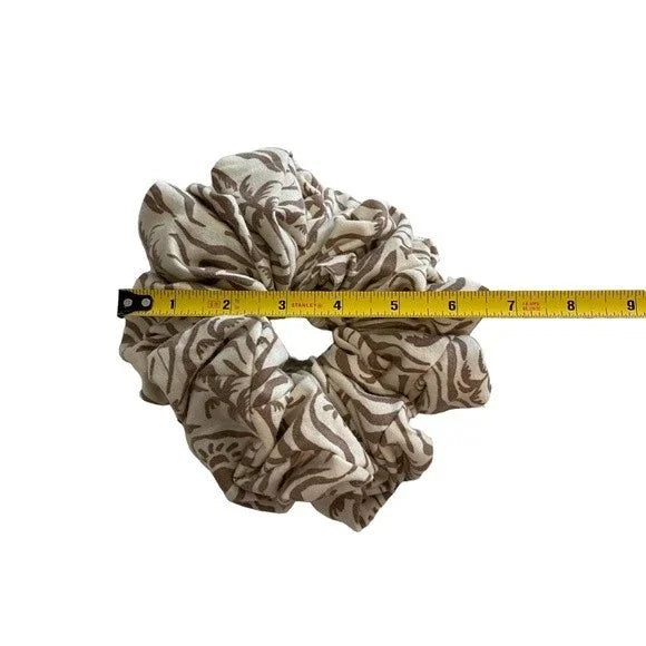 Hair Scrunchie. Multicolor. XL. Tiger Print. Brown/Cream