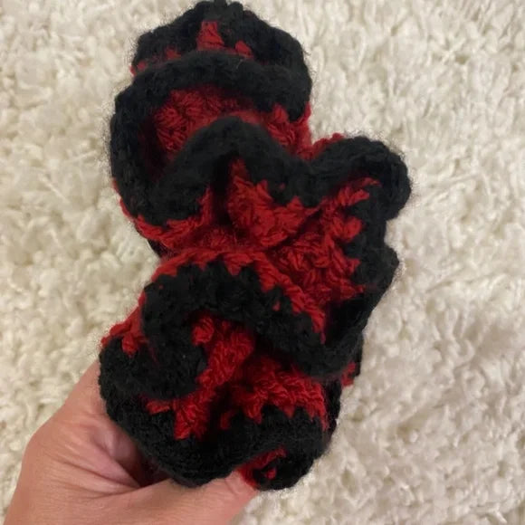 Two Tone Ruffled Crochet Hair Scrunchie. Red/Black. Medium