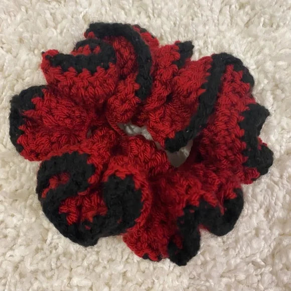 Two Tone Ruffled Crochet Hair Scrunchie. Red/Black. Medium