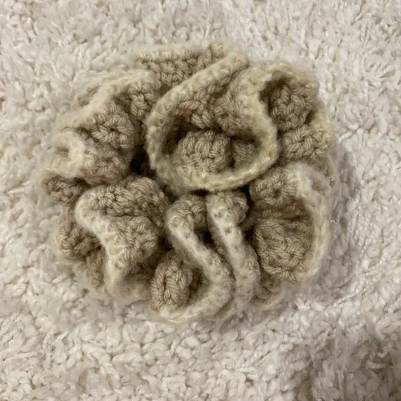 Women's Two-Tone Ruffled Crochet Hair Scrunchie. Beige/Cream. XL