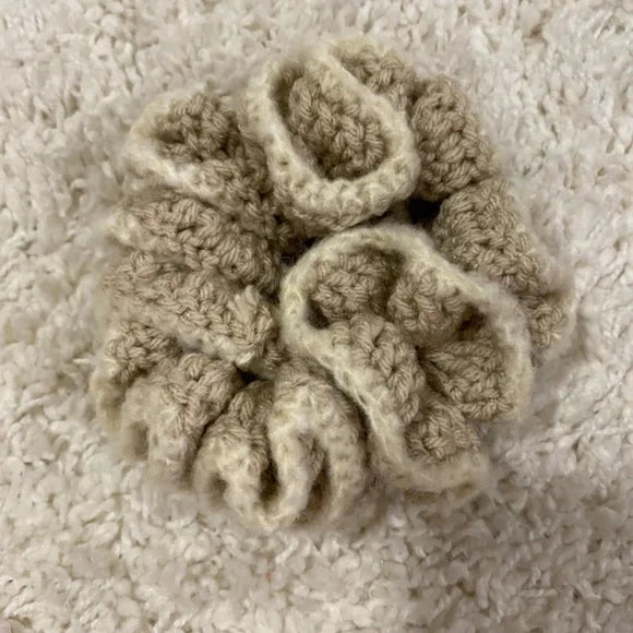 Women's Two-Tone Ruffled Crochet Hair Scrunchie. Beige/Cream. XL