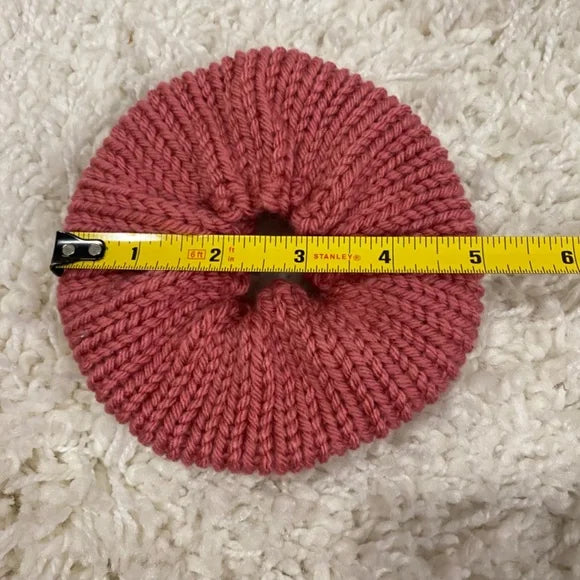 Women's Knitted Donut Shape Hair Scrunchie. Pink. Medium