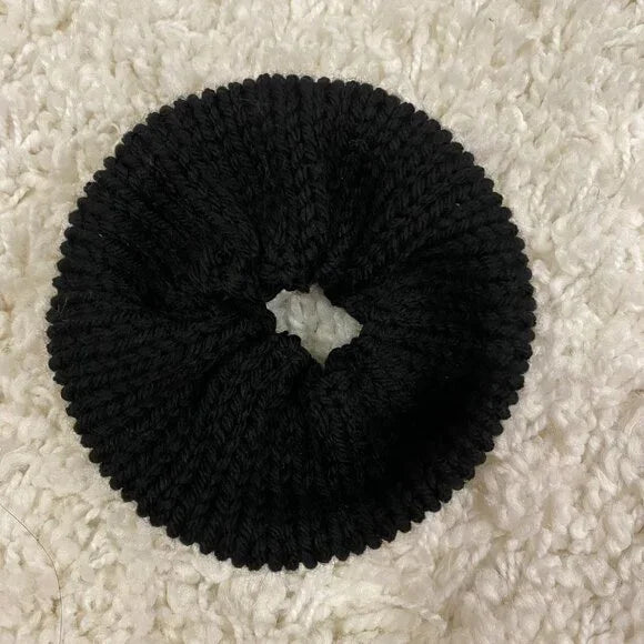 Women's Knitted Donut Shape Hair Scrunchie. Black. Large